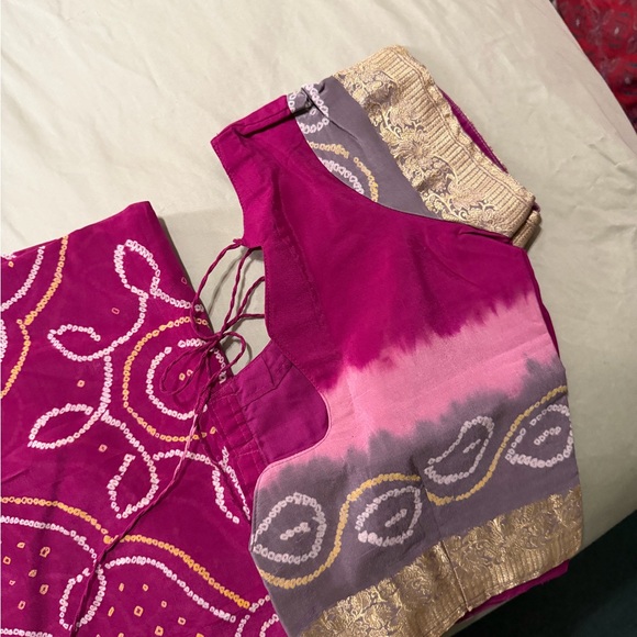 Vibrant Pink and Gold Patterned Sari - Picture 2 of 2